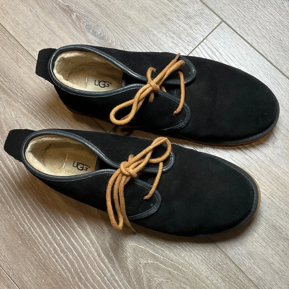 UGG Maksim Chukka Boot Black Suede  Size 10 Like New